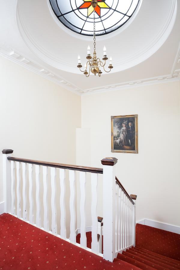 The Angel Posting House & Livery Guildford Dış mekan fotoğraf